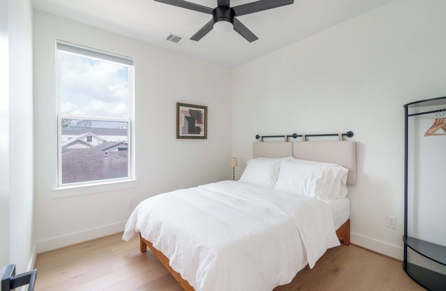 4BR/3.5BA Home 2Kings 2Queens 2500sf WD Sound System 10min>DT