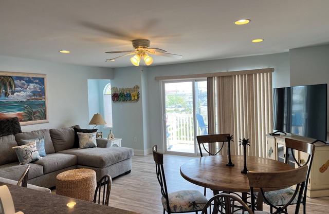 Cuatro dormitorios / 3 baños condominio de dos niveles para 10 personas cómodamente