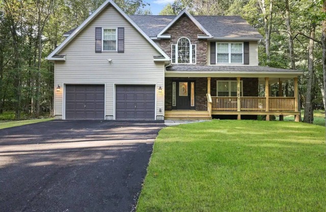 4BR Oasis w/ Hot Tub, Sauna, Game Room & Firepit