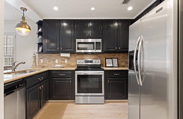 4BR Townhome near Village and Beaches