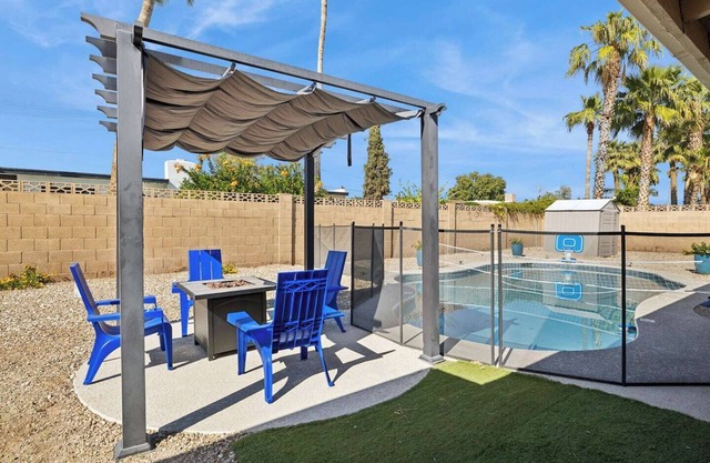 4BR w/ Pool, Pool Table, Fire Pit & BBQ Grill
