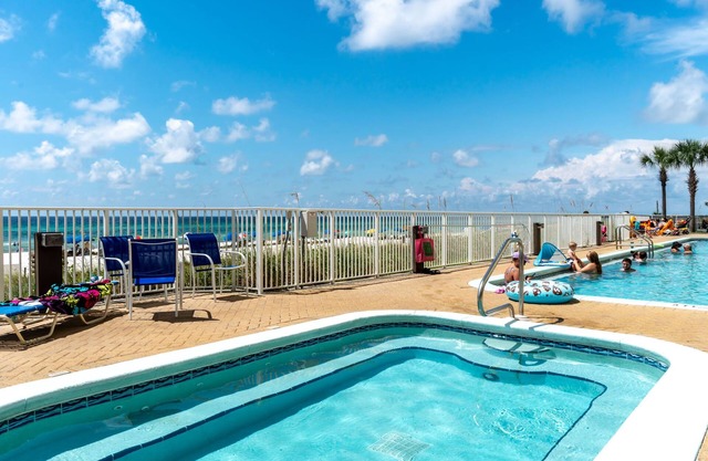 ¡2º CONDO FRENTE A LA PLAYA EN PCB! (100% NO fumar)