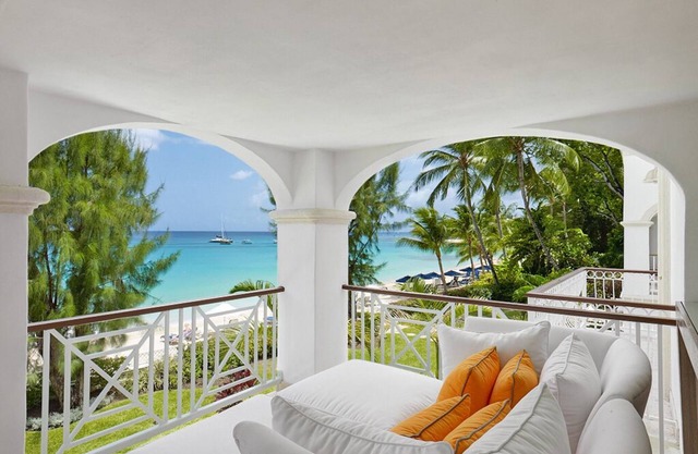 5 bedroom beachfront holiday condominium
