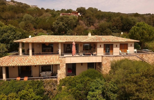 5 bedroom house in Palombaggia (Porto Vecchio) with view and direct access to the sea