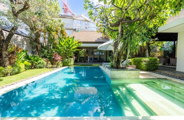 Complejo de lujo en Villa Kejora con acceso privado a la playa en Sanur, Bali