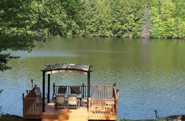 Espectacular villa frente al lago de 5 dormitorios ubicada en el corazón de Catskills