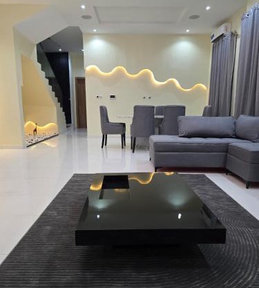 5 Bedroom semi detached Apartment by Ellestar Homes
