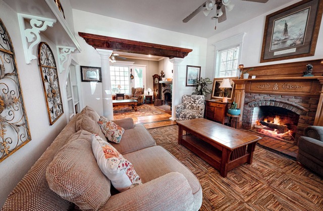5 Bedroom Spacious and Cozy Country Home on Expansive Lot