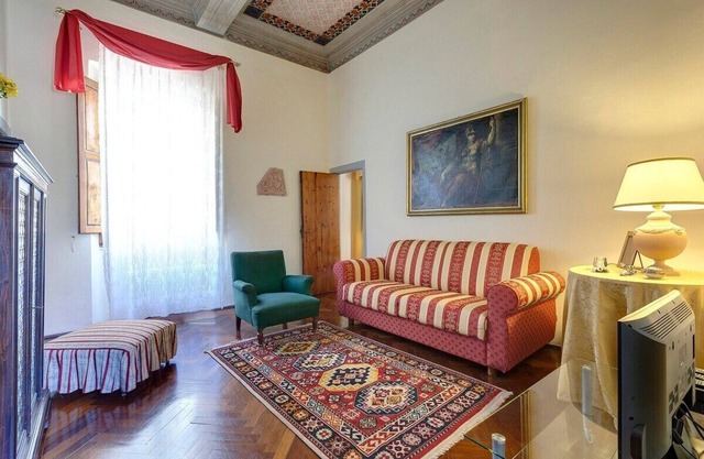 Apartamento con frescos con una gran terraza