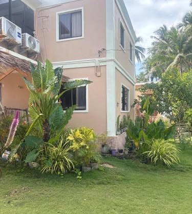 5 Bedrooms Beach Retreat House