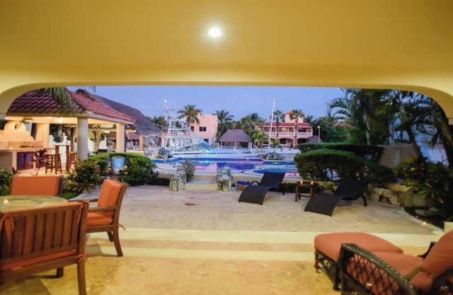 5 Bedrooms Villa in front of the Marina Close to Beach!