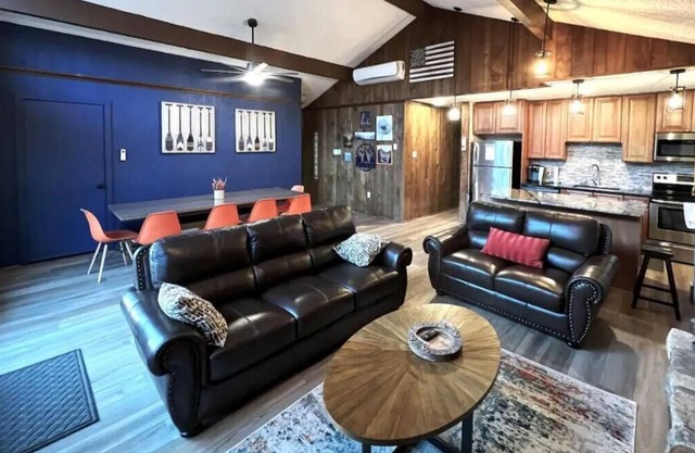 5 BR Cabin in Lake Harmony, PA; 12 Beds - sleeps 14
