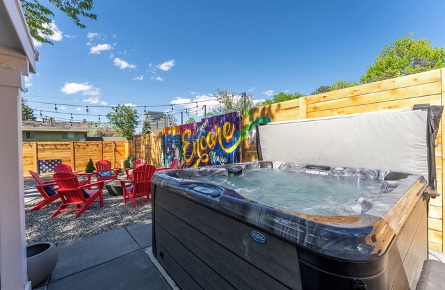 5 BR Luxury Home, Walk to Fiddler's Green, Hot Tub, Mini-Golf, FirePit, Theater Room