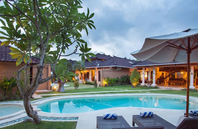 Villa de 5 dormitorios con 2 piscinas seminyak, Bali