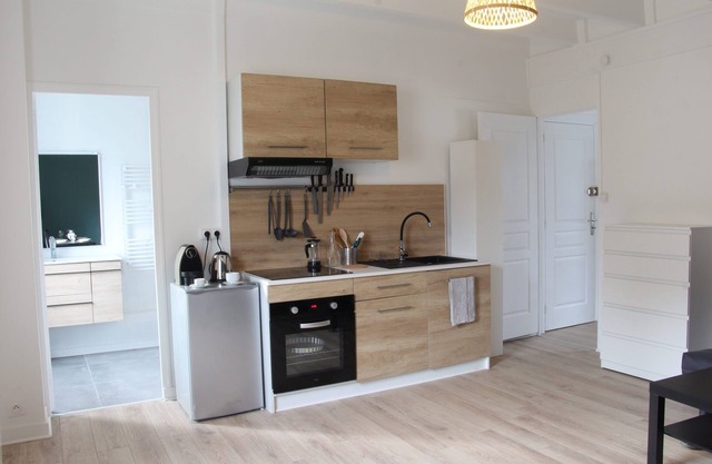 5 km from the beach: 2 rooms + bathroom 5 km from the beach