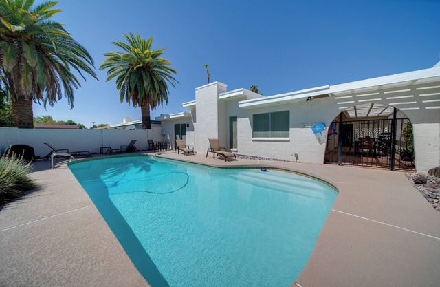 ¡NUEVO! ¡Litchfield Park Home w / Pool Near The Wigwam!