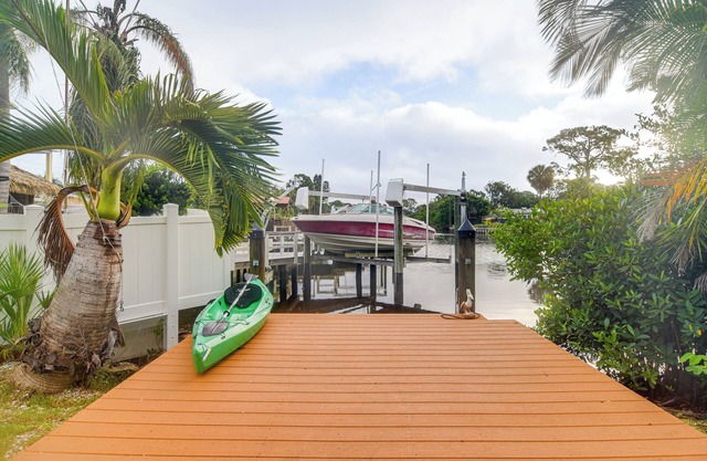 5 Mi to Dtwn: Pet-Friendly Home in St Petersburg!