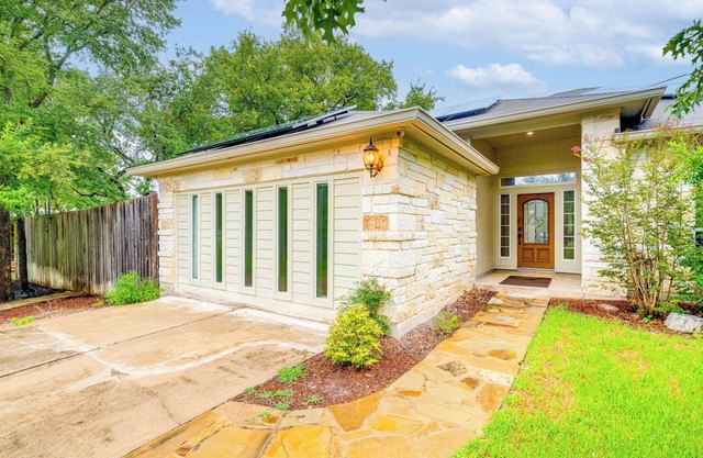 5 Mi to Lake: Cedar Park Home w/ Outdoor Oasis