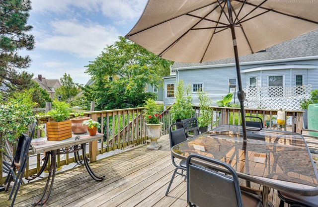 5 Mi to Salem! Lynn Apt By the Sea w/ Hot Tub