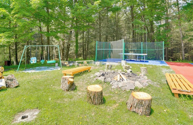 5 Mi to Swinging Bridge Reservoir: Cabin w/ Pool!