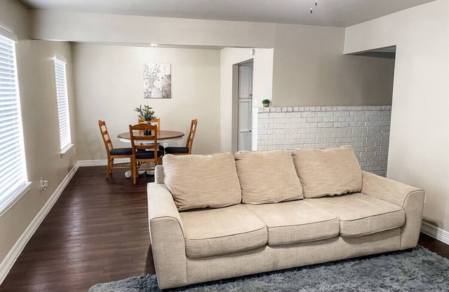5 Min to Beach & Downtown: Sleeps 5, Budget Stay