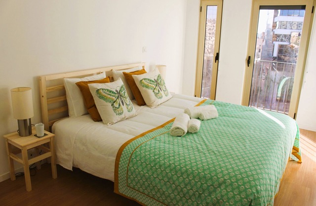 Modern apartment 5 minutes' walk from the metro and free parking