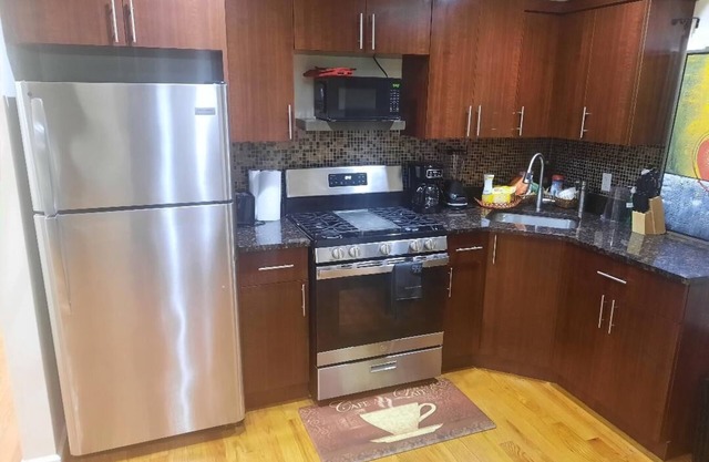 5 minutes from JFK, near local hospitals, and schools fully furnished Corporate