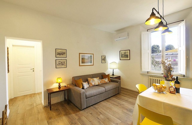 5 minutes from the sea, Apartment "La Stazione", for families in the town center