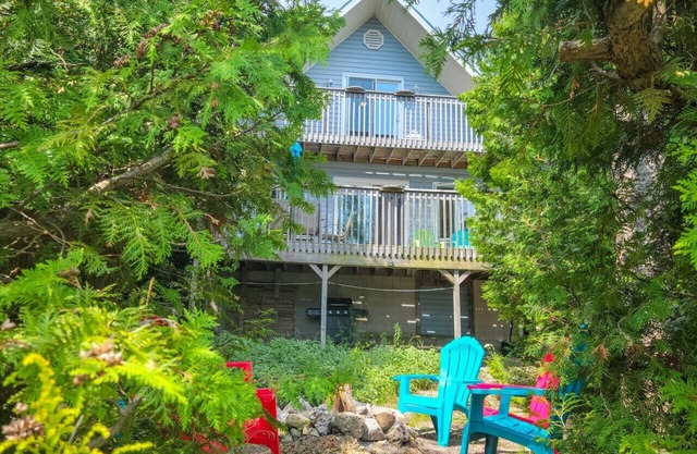 5 minutes to downtown Tobermory