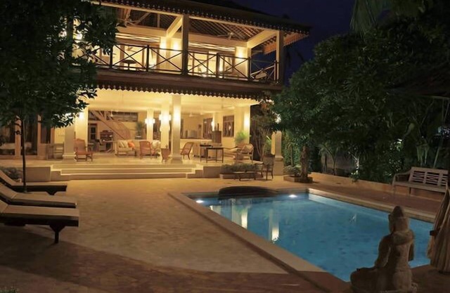 A 5 minutos a pie de doble y seis de playa elegante 4 Bdr Villa