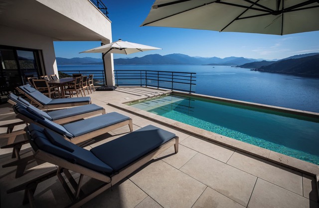 5-star architect-designed villa *****, swimming pool, walking distance to beach