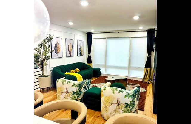 5 Star Luxurious 3 Bedroom Duplex Unit, Sleeps 8 people and 2 and half bath