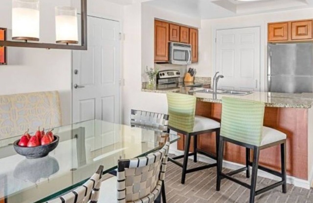 5 star MARRIOTT'S GRANDE VISTA RESORT!! Near Orlando's famous theme parks.