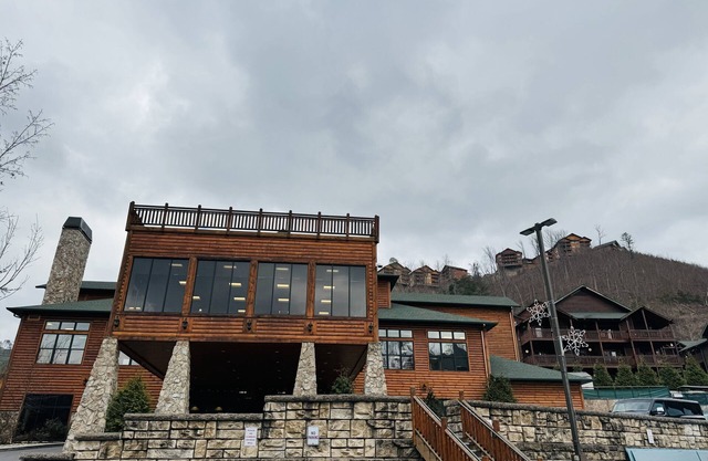 5 Star Mountain Resort. Pet friendly.
