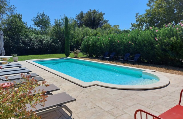 5-star villa, air-conditioned, quiet, view of the Alpilles, heated pool