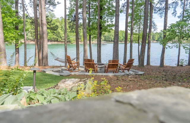 500 pies de FRENTE DE AGUA PRITÍTICO EN EL BONITO LAGO KEOWEE