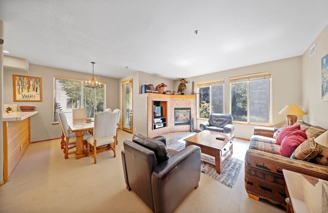 512 | 2BD Polished Comfort Hot Tubs + Parking