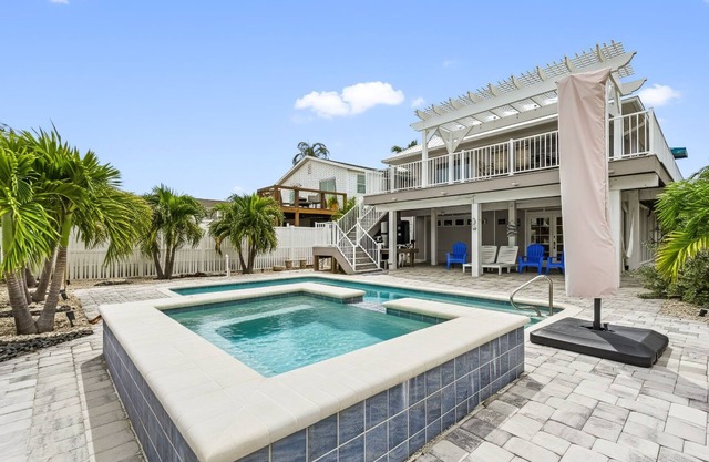 5550 Palmetto Paradise: 3BR w/ Gulf Views, Heated Pool