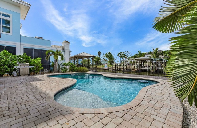 571 Seabatical: Canal Front With Pool!