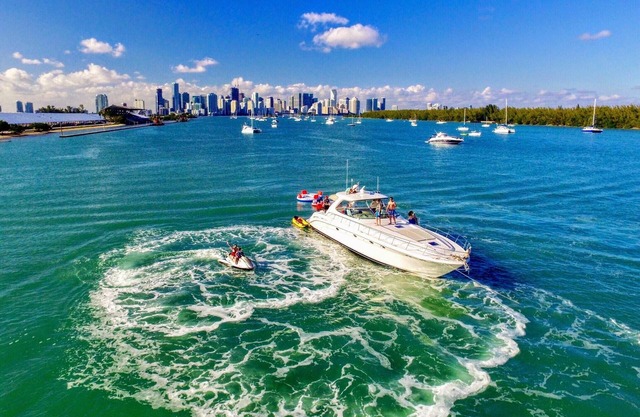 58' Luxury Yacht for Rent in Miami
