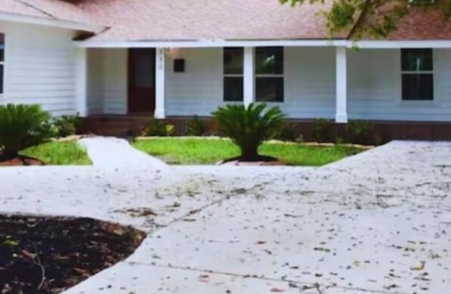 Large Home w/ huge back deck, Great for Relaxing!