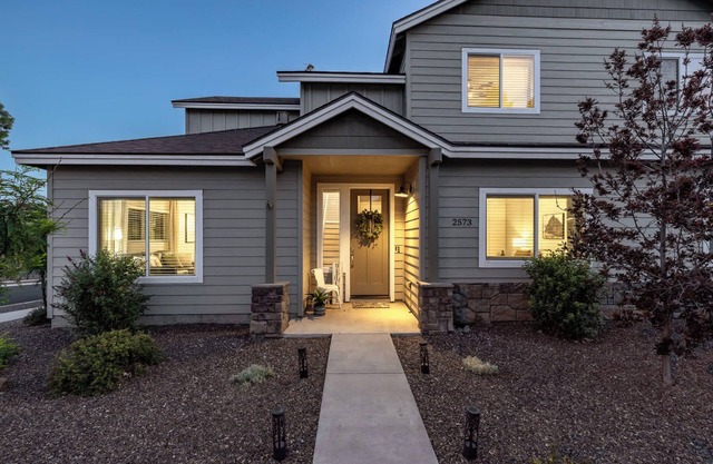 5BR Cabin Hot Tub & AC Near Downtown