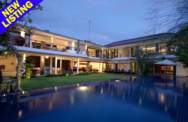 Villa de lujo de 5 dormitorios a 100 metros de la playa de Jimbaran;