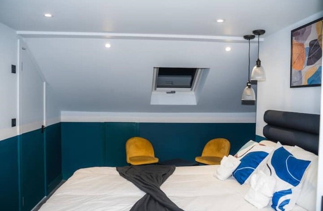 6 Bed Comfy Modern Stay London (N15)