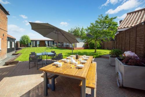 6 Bed in Bacton oc-2187
