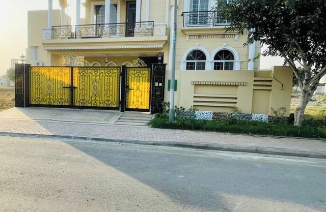 6-BedRoom Entire Home in Lavish Area of Lahore