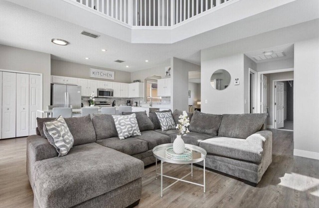 6 Bedrooms / 4.5 Bathrooms Seasons (1270 SB)