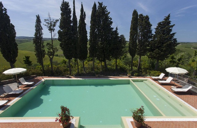 Villa de 6 dormitorios con piscina infinita privada. Cerca de Montaione!