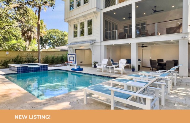 6 BR Home w/ Pool Close to Ocean | Chef's Kitchen
