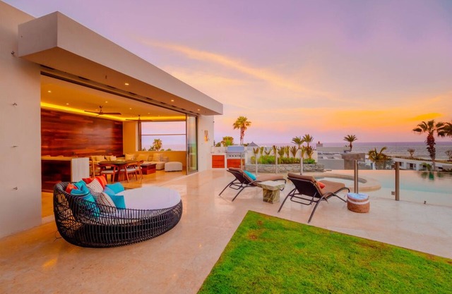 6 BR Huge Villa Steps To Beach, Plus A Pool House!
